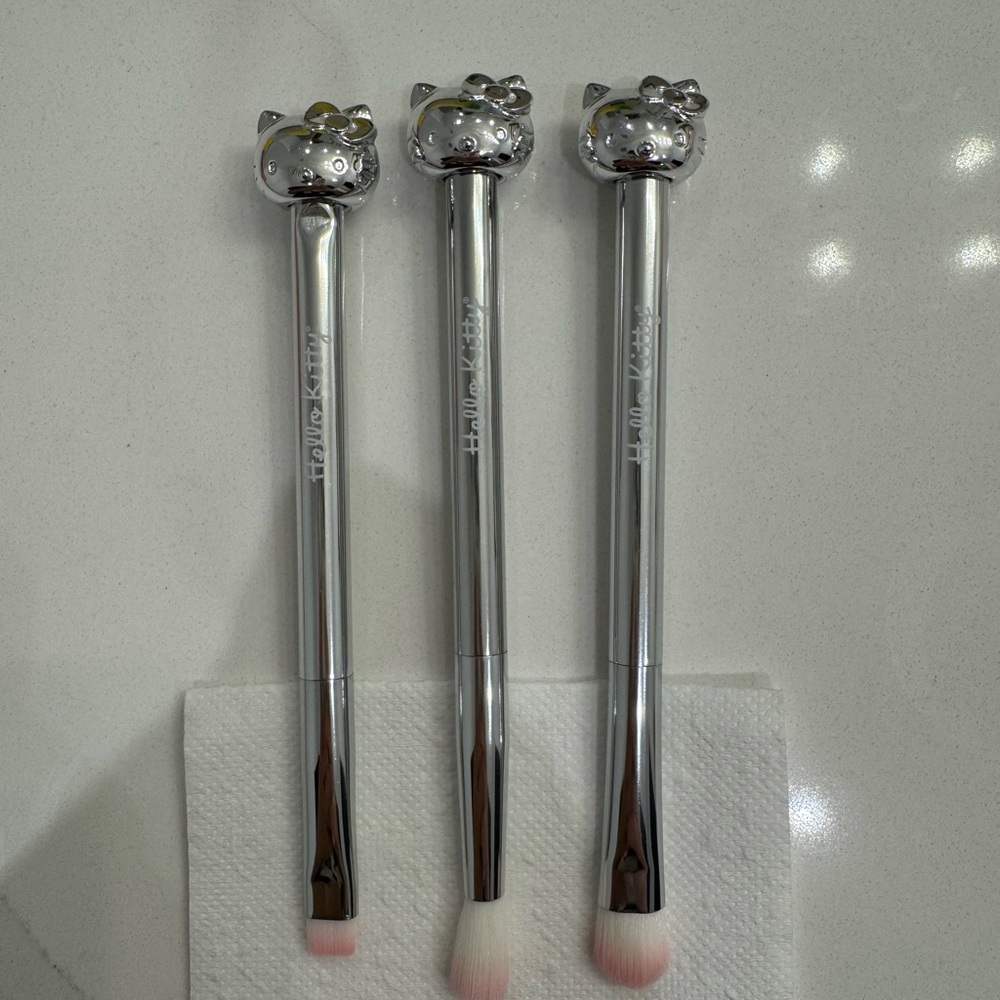 ***Rare*** NWOB Hello Kitty x Sephora 3-piece brush set